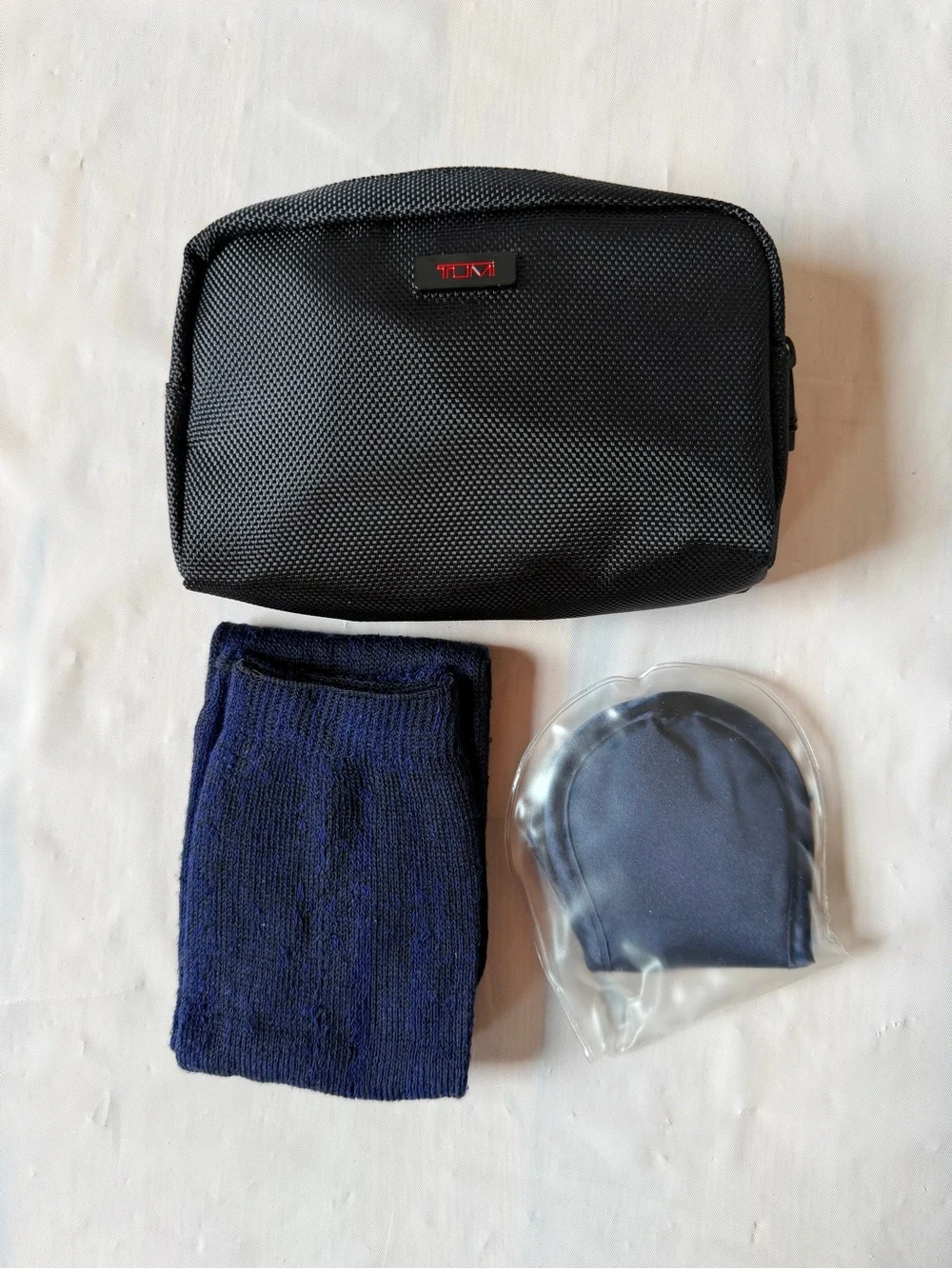 TUMI Toiletry Bag pouch with Socks eye Mask Delta Air Lines Amenity Kit nWOT